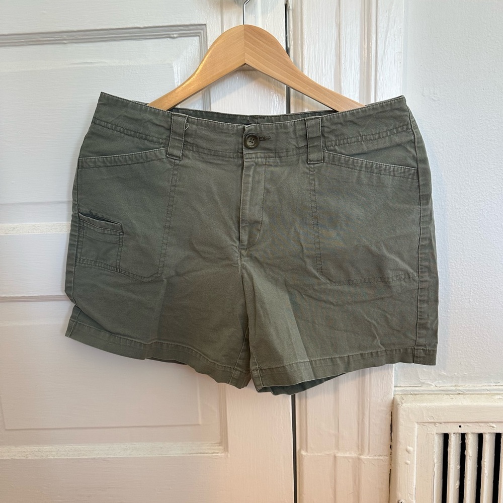 Women’s Dockers shorts size 8 gray green